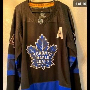 Toronto Maple leafs jersey